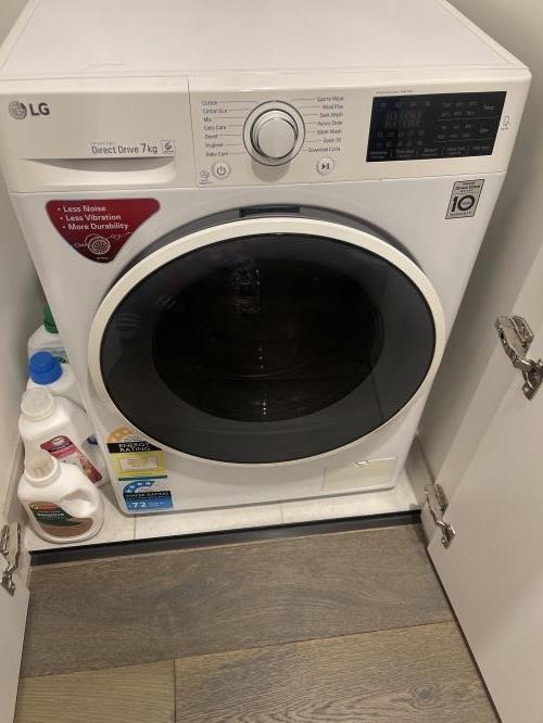 Second-hand LG 7kg Front Load Washing Machine - Photo 1)