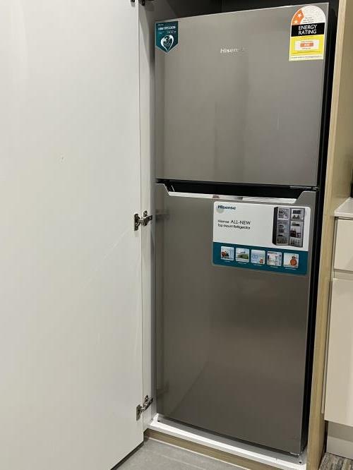 Second-hand Hisense 230L Top Mount Fridge