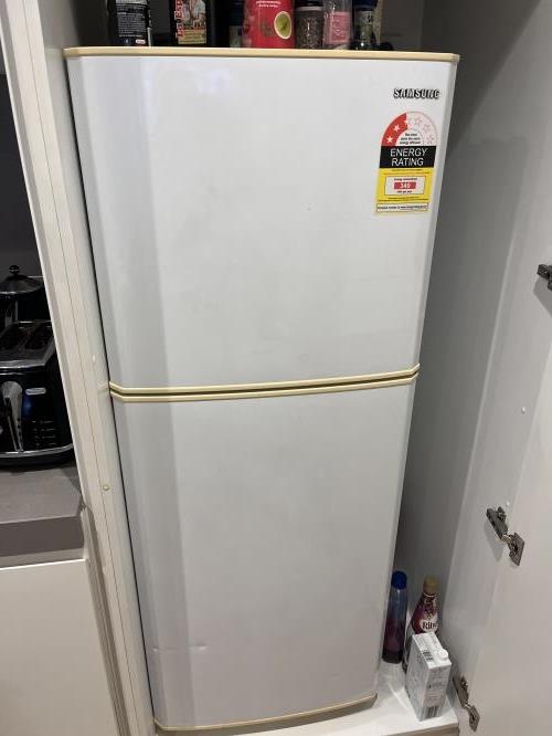 Second-hand Samsung 216L Top Mount Fridge