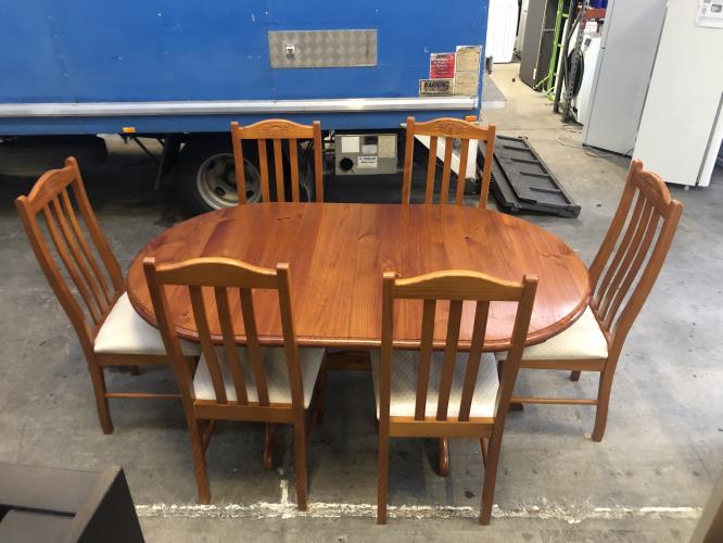 Second-hand Extendable Dining Table with 6 Chairs