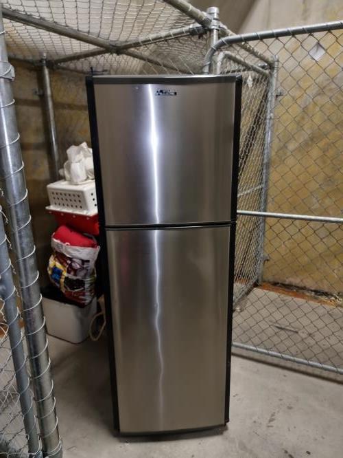 Second-hand Mitsubishi 260L Top Mount Fridge - Photo 1)