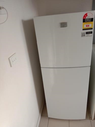 Second-hand Kelvinator 231L Top Mount Fridge