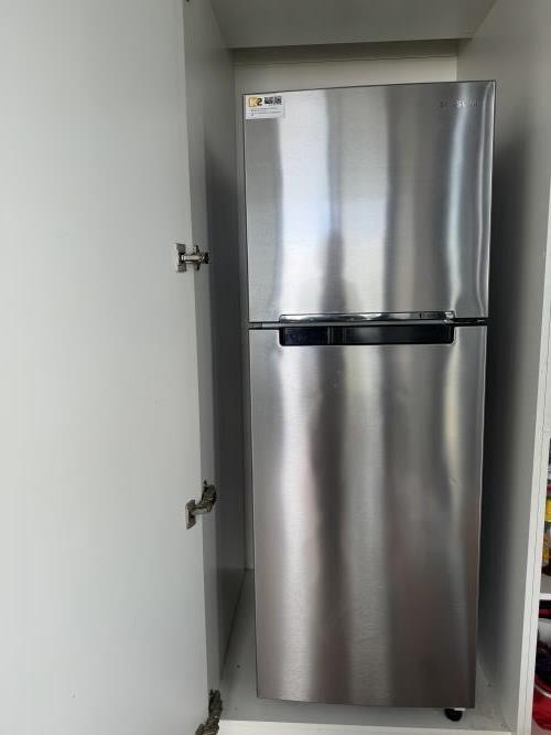 Second-hand Samsung 255L Top Mount Fridge