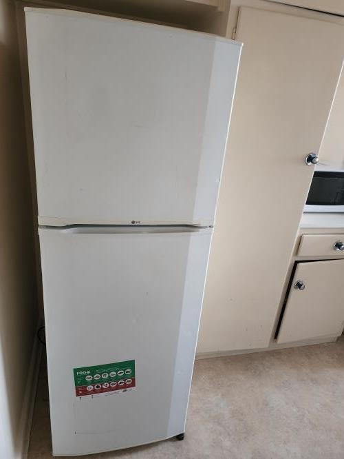 Second-hand LG 234L Top Mount Fridge - Photo 1)