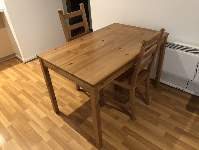 Second-hand Dining Table with 2 Chairs - Photo 1)