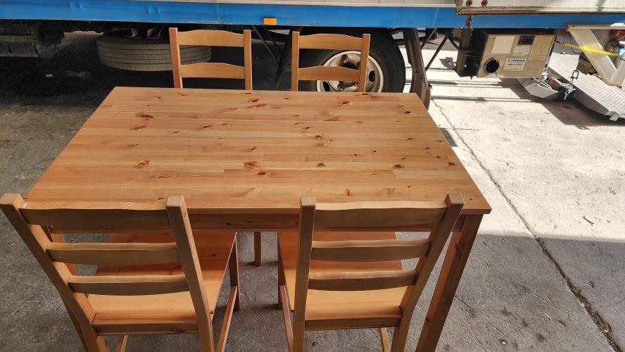 Second-hand Dining Table with 4 Chairs - Photo 1)