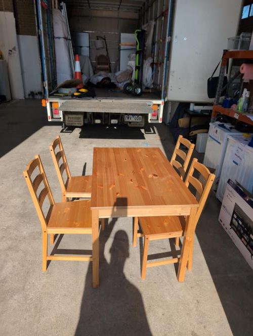 Second-hand Dining Table with 4 Chairs - Photo 1)