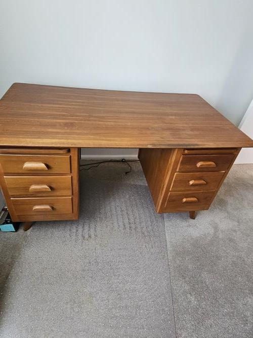 Second-hand Desk