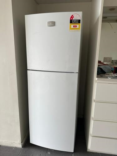 Second-hand Kelvinator 245L Top Mount Fridge