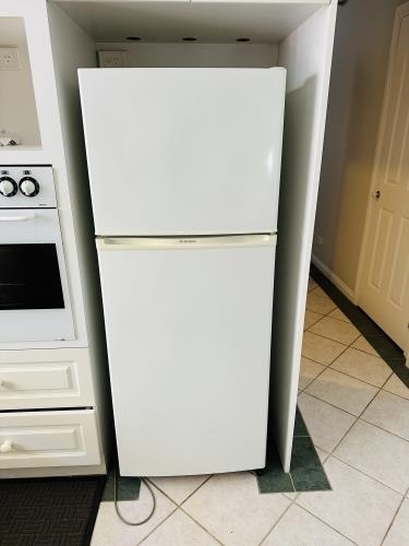 Second-hand Westinghouse 286L Top Mount Fridge