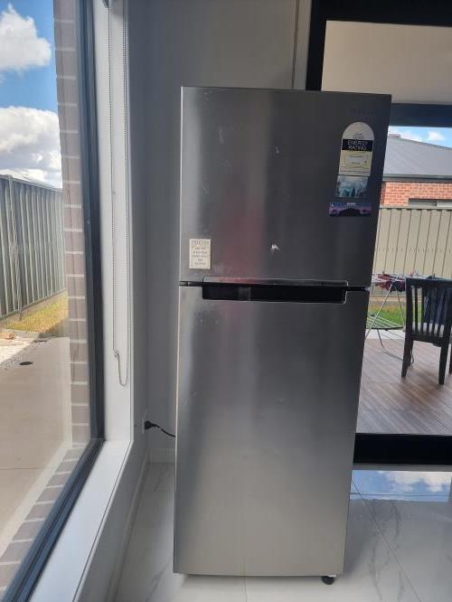 Second-hand Samsung 318L Top Mount Fridge