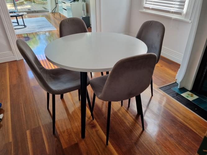 Second-hand Dining Table with 4 Chairs