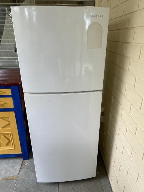 Second-hand Samsung 216L Top Mount Fridge