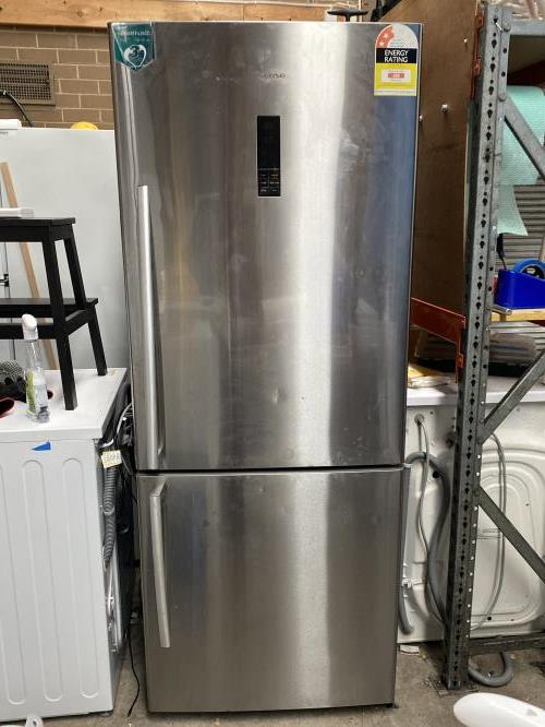 Second-hand Hisense 435L Top Mount Fridge