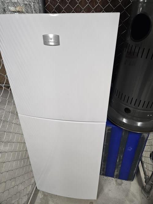 Second-hand Kelvinator 231L Top Mount Fridge