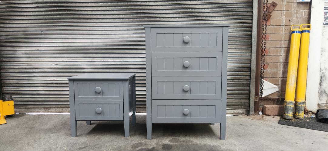 Second-hand Chest of 4 Drawers with matching Bedside Table