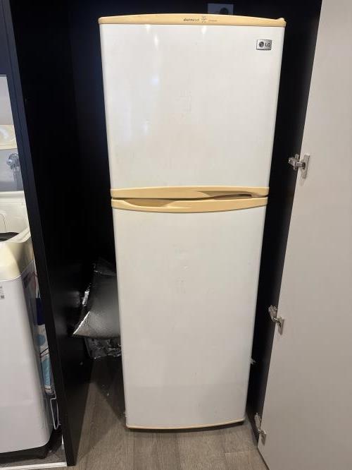 Second-hand LG 253L Top Mount Fridge