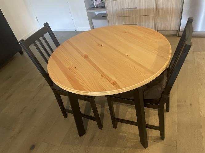 Second-hand Dining Table with 2 Chairs