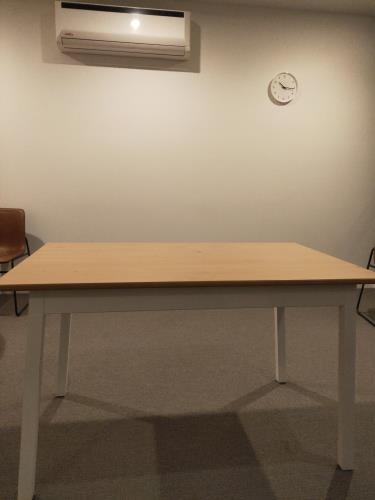Second-hand Table