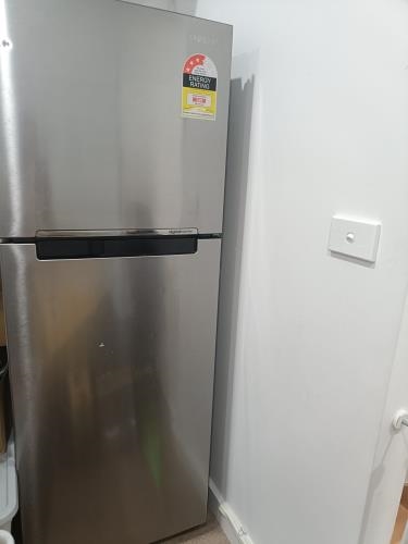 Second-hand Samsung 255L Top Mount Fridge