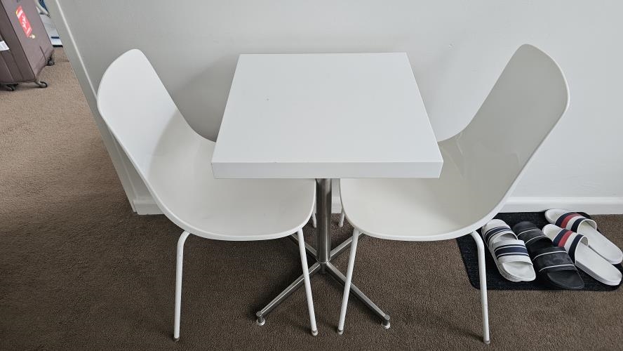 Second-hand Dining Table with 2 Chairs