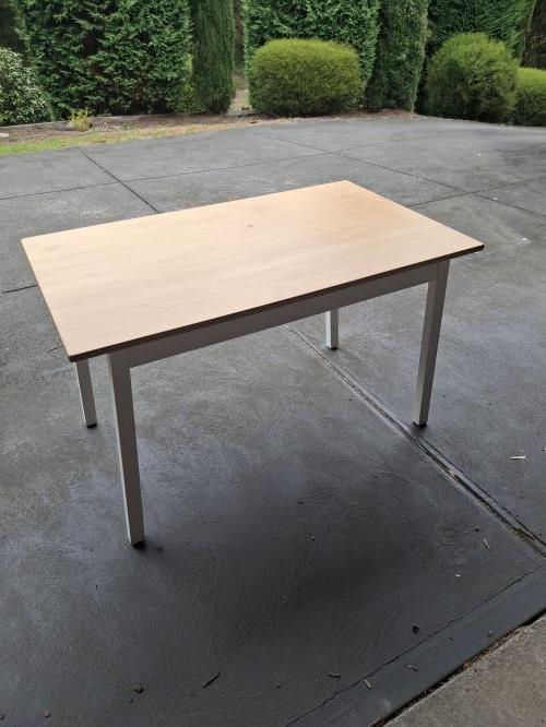 Second-hand Table