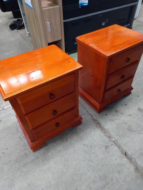 Second-hand Set of 2 Bedside Tables