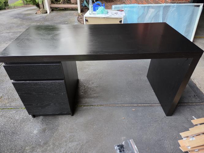 Second-hand IKEA Malm Desk
