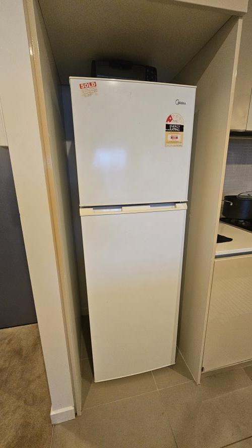 Second-hand Midea 268L Top Mount Fridge