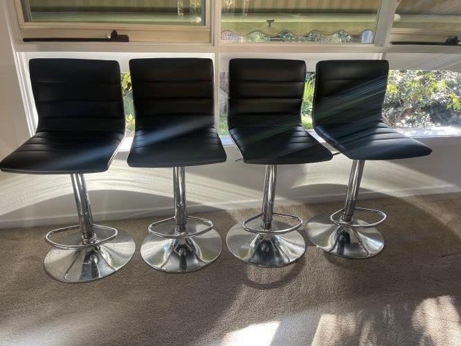 Second-hand Set of 4 Height-Adjustable Bar Stools