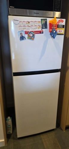 Second-hand Hisense 205L Top Mount Fridge