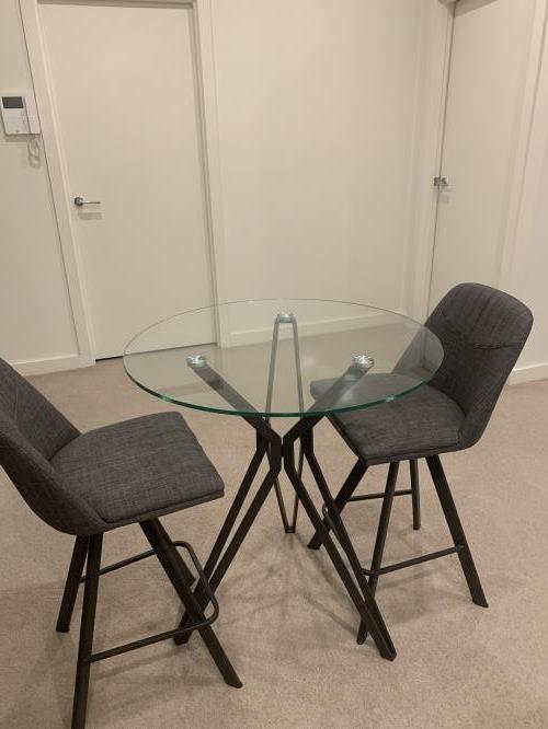 Second-hand Dining Table with 2 Chairs