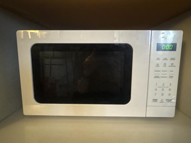 Second-hand Brilliant Basics Microwave