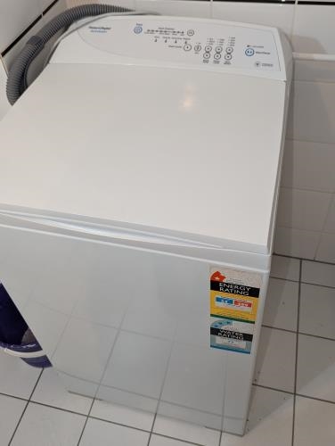 Second-hand Fisher & Paykel 5.5kg Top Load Washing Machine