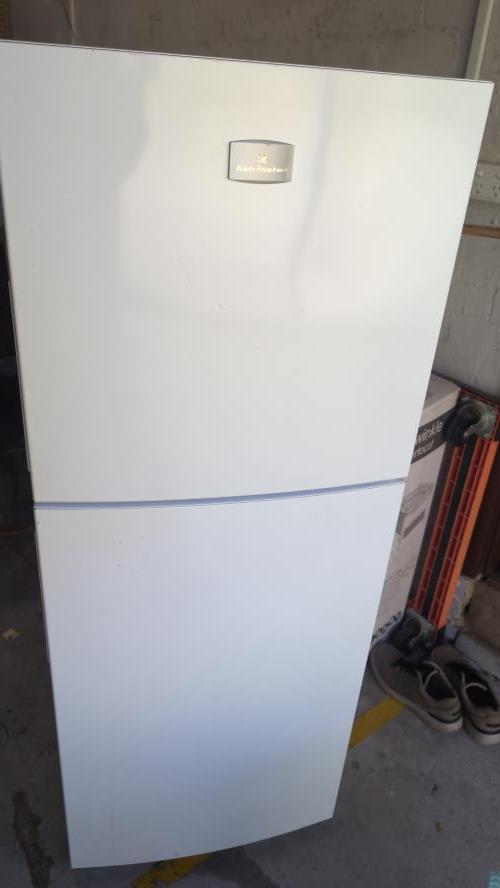Second-hand Kelvinator 231L Top Mount Fridge