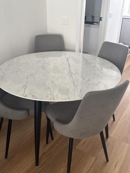 Second-hand Round Dining Table with 4 Chairs
