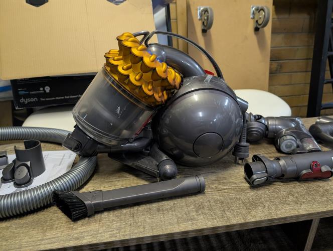 Second-hand Dyson Vacuum Cleaner - Photo 10)