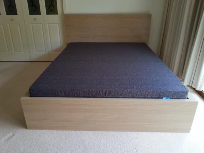 Second-hand Dunlop Queen Mattress (Bedframe not included) - Photo 10)