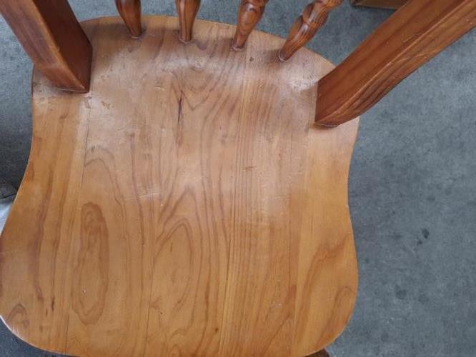 Second-hand Dining Table with 3 Chairs - Photo 10)