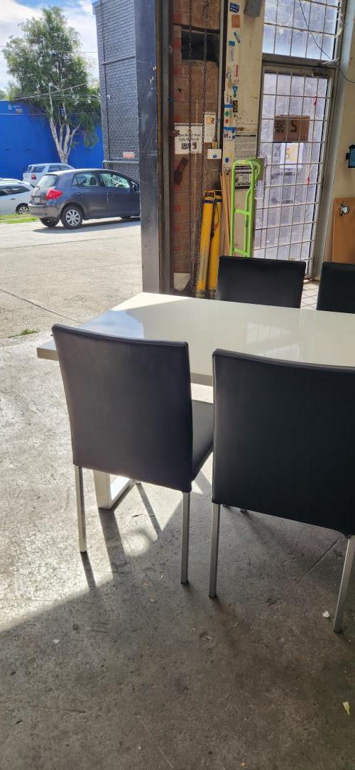 Second-hand Dining Table with 6 Chairs - Photo 10)