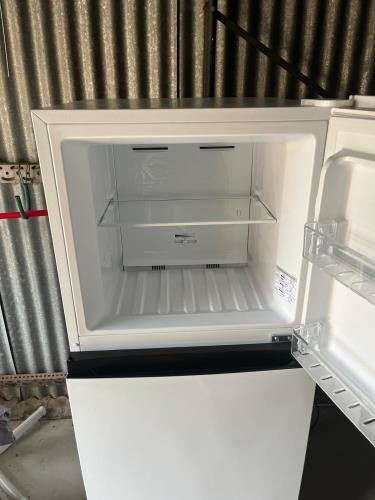 Second-hand Hisense 205L Top Mount Fridge - Photo 10)