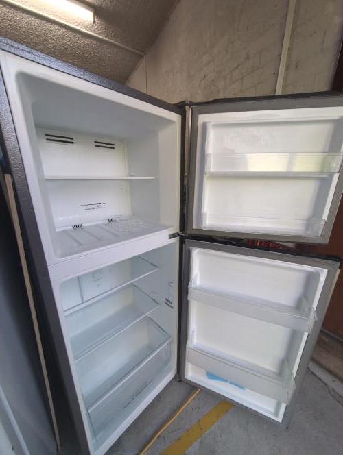 Second-hand Hisense 205L Top Mount Fridge - Photo 12)