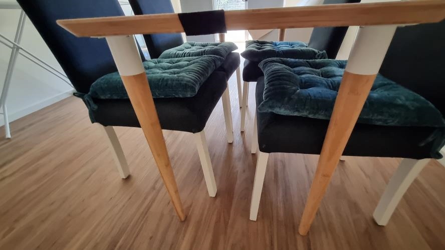 Second-hand IKEA Dining Table with 4 Chairs - Photo 13)