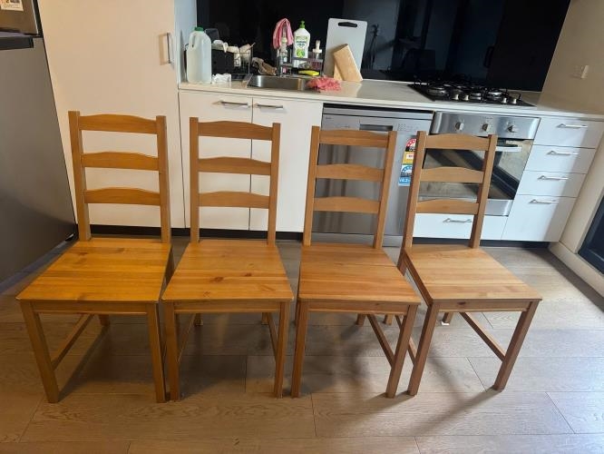 Second-hand Dining Table with 4 Chairs - Photo 16)