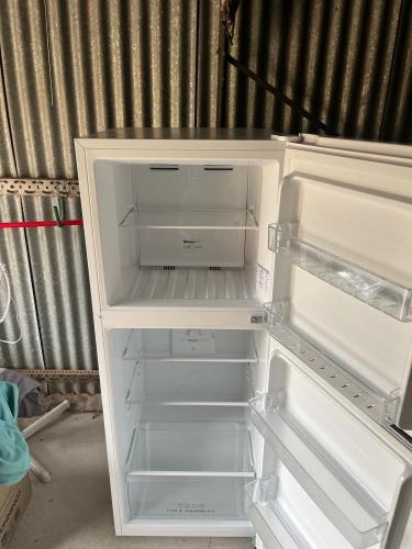 Second-hand Hisense 205L Top Mount Fridge - Photo 16)