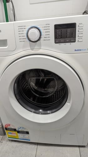 Second-hand Samsung 7.5kg Front Load Washing Machine - Photo 2)