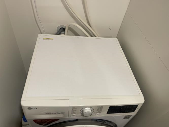 Second-hand LG 7kg Front Load Washing Machine - Photo 2)