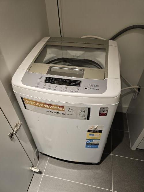 Second-hand LG 6.5kg Top Load Washing Machine - Photo 2)