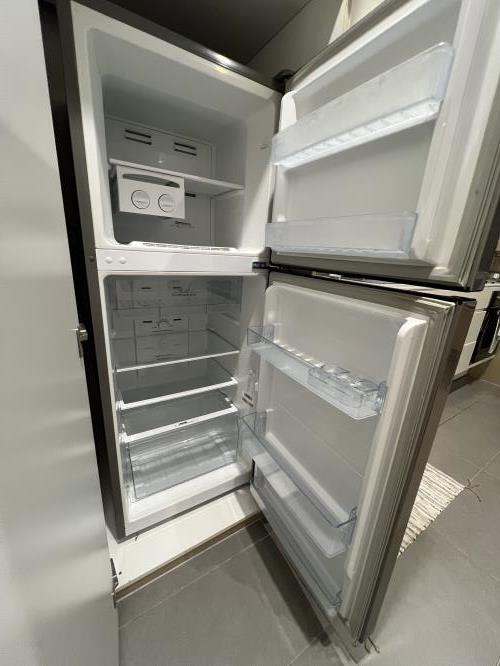 Second-hand Hisense 230L Top Mount Fridge - Photo 2)