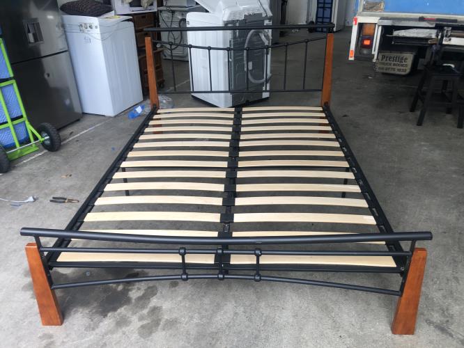 Second-hand Queen Bed Frame - Photo 2)